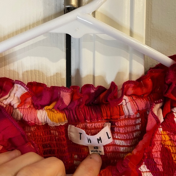 Colorful Abstract Ruffle Top - Picture 4 of 6